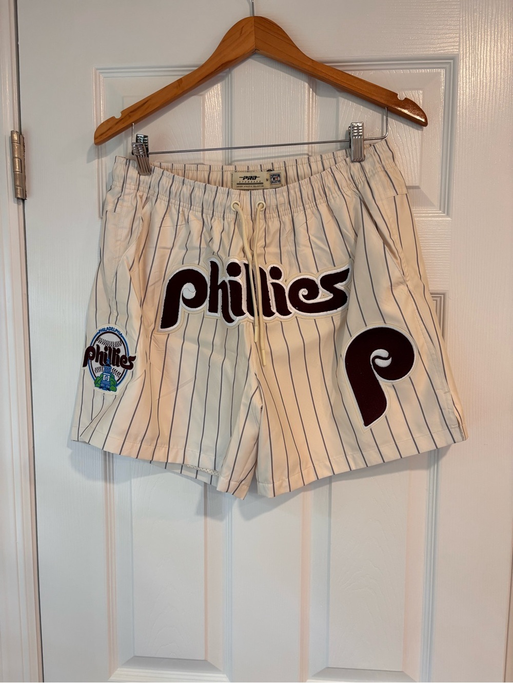 Phillies Pro Standard men's shorts size medium NWT
